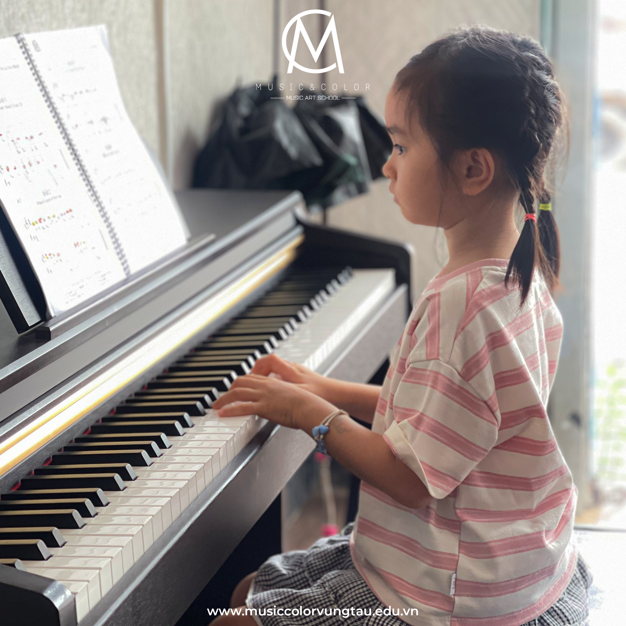 6 lợi ích khi cho bé học đàn Piano từ 4 tuổi.