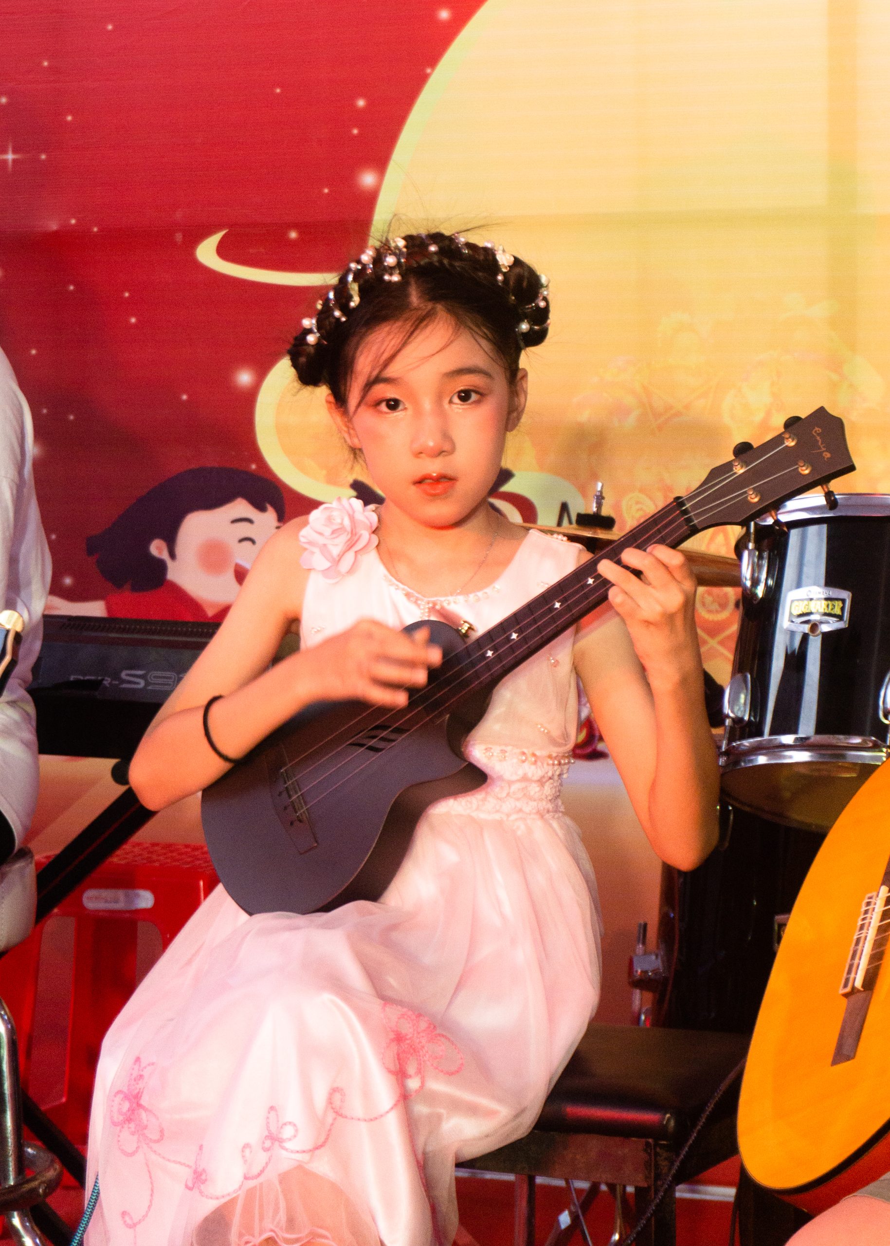 Học viên biểu diễn Ukulele tại Music & Color Vũng Tàu.